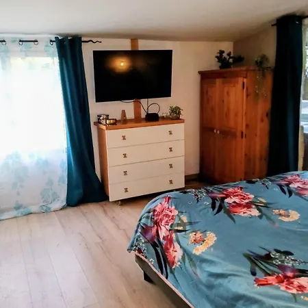 Holiday home Le Cocon Provencal, Prive Avec Jacuzzi Vers Pont du Gard