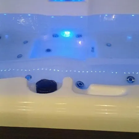 Le Cocon Provencal, Prive Avec Jacuzzi Holiday home *
