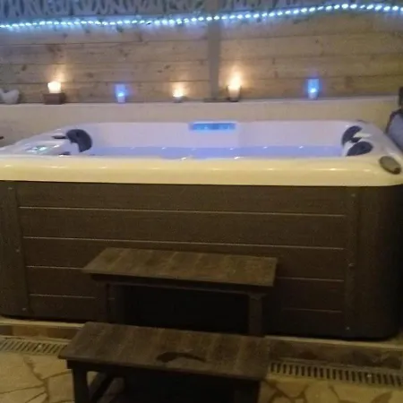 Le Cocon Provencal, Prive Avec Jacuzzi Holiday home *